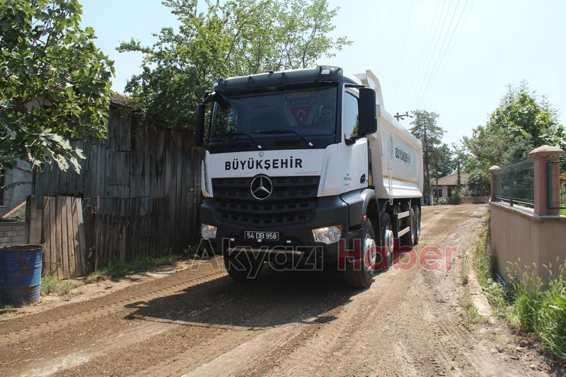 Akyazı ve Karapürçekte asfalt yenileme çalışmaları başladı