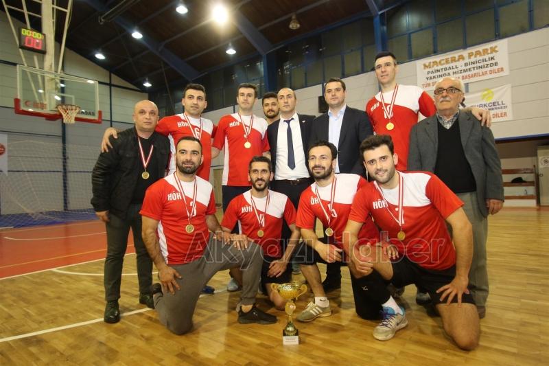 AKYAZI VOLEYBOL TURNUVASINDA HALK ÖZEL HAREKÂTI BİRİNCİ OLDU
