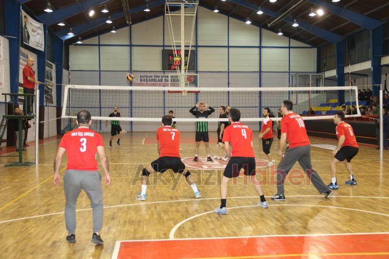 AKYAZI VOLEYBOL TURNUVASINDA HALK ÖZEL HAREKÂTI BİRİNCİ OLDU