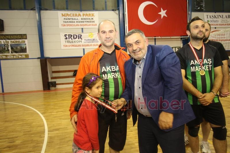 AKYAZI VOLEYBOL TURNUVASINDA HALK ÖZEL HAREKÂTI BİRİNCİ OLDU