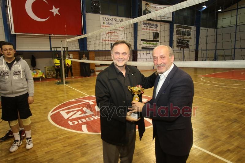 AKYAZI VOLEYBOL TURNUVASINDA HALK ÖZEL HAREKÂTI BİRİNCİ OLDU