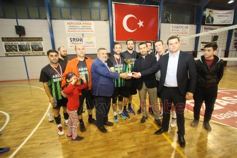 AKYAZI VOLEYBOL TURNUVASINDA HALK ÖZEL HAREKÂTI BİRİNCİ OLDU