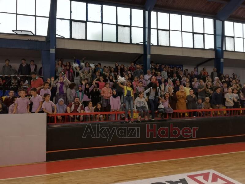 AKYAZI VOLEYBOLUNA İNÖNÜ DAMGASI