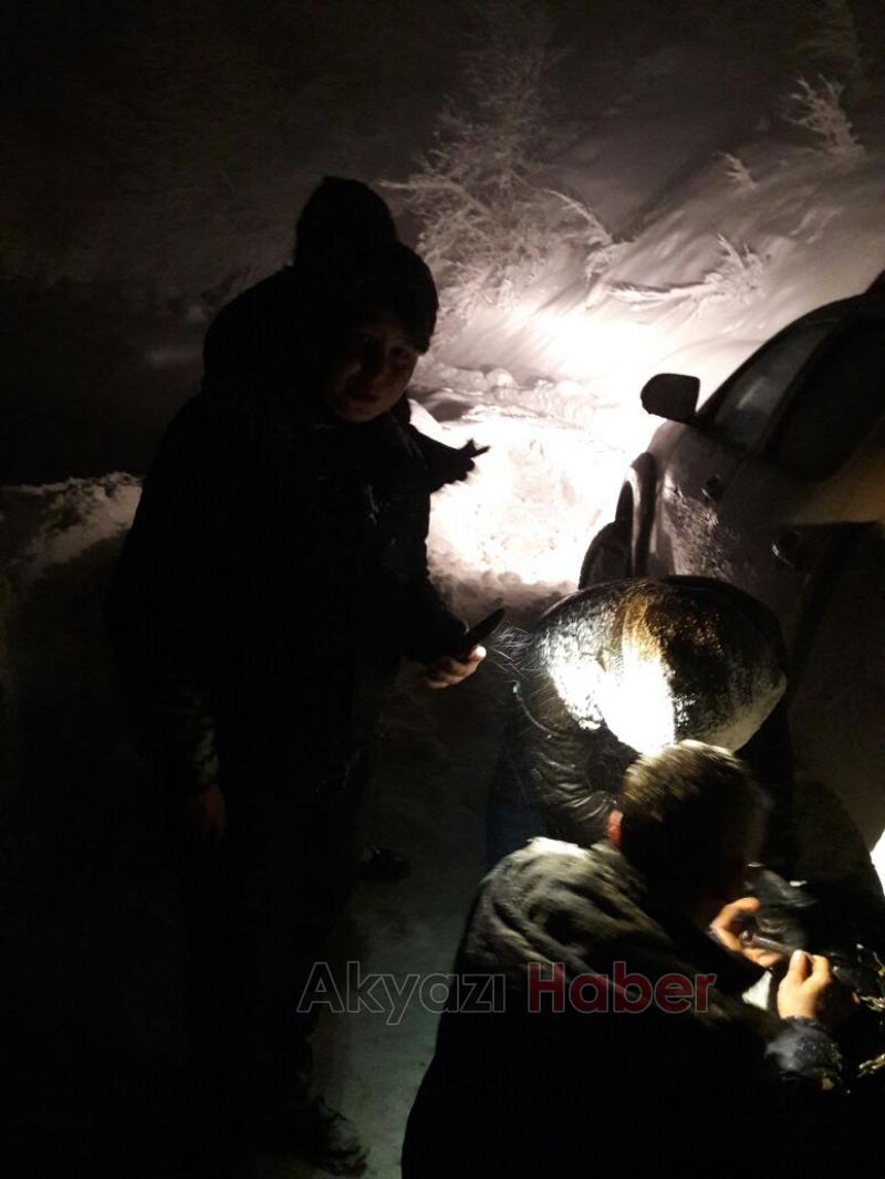 Akyazı ya Mart Kar ı yağdı