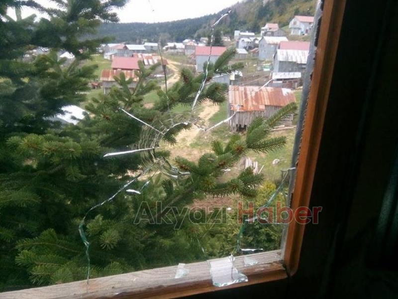 Akyazı Yanık Yaylasında Evi Kurşunladılar