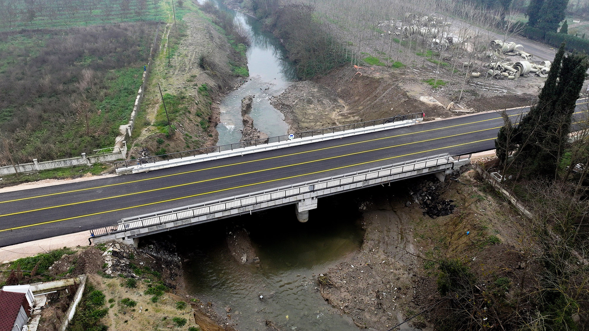 Akyazı Yeniorman Köprüsü ulaşm sorunlarını ortadan kaldırdı