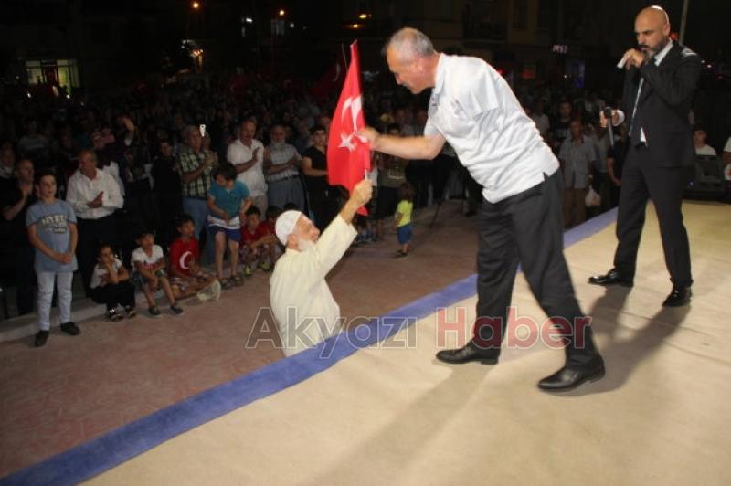 AKYAZI YİNE MEYDANLAYDI 15 TEMMUZ ŞEHİTLERİNİ UNUTMADILAR