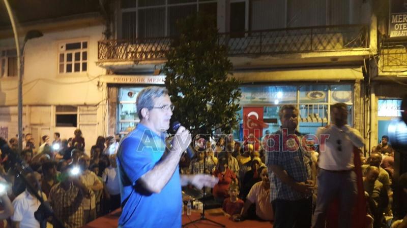 Akyazı yine sokakta: Darbeye karşı demokrasi nöbeti