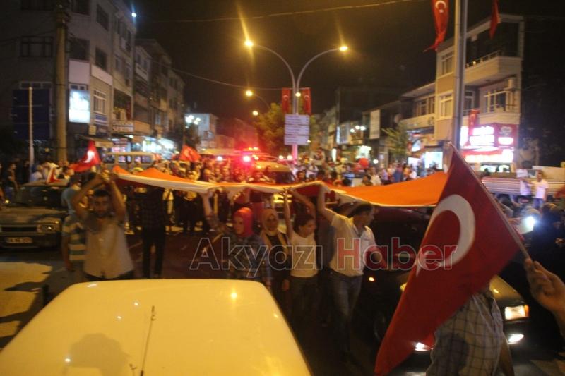 Akyazı yine sokakta: Darbeye karşı demokrasi nöbeti