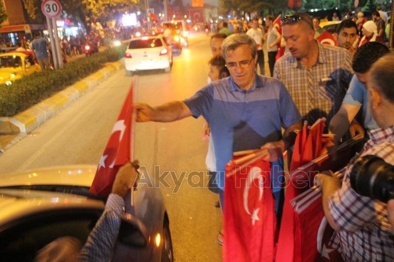 Akyazı yine sokakta: Darbeye karşı demokrasi nöbeti