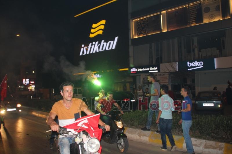 Akyazı yine sokakta: Darbeye karşı demokrasi nöbeti