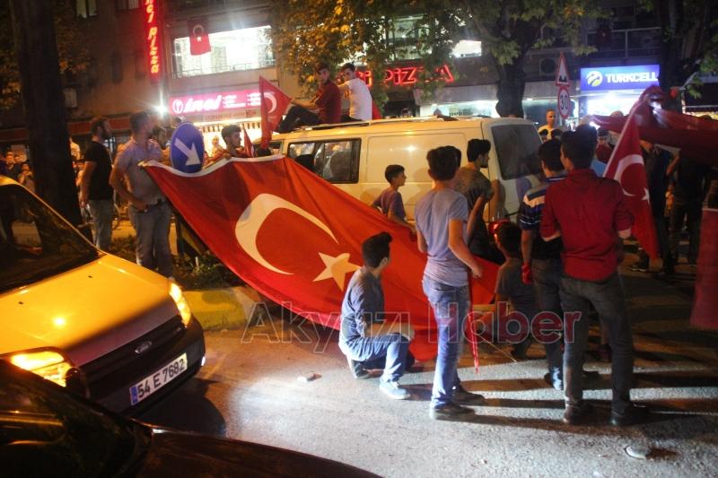 Akyazı yine sokakta: Darbeye karşı demokrasi nöbeti