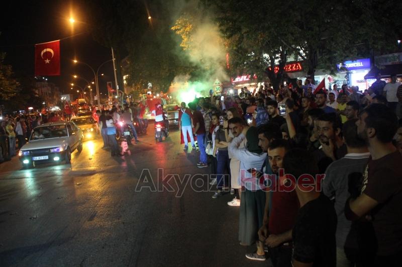 Akyazı yine sokakta: Darbeye karşı demokrasi nöbeti