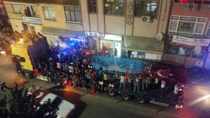 Akyazı yine sokakta: Darbeye karşı demokrasi nöbeti