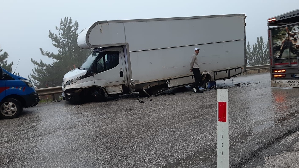 Akyazı yolunda kaza