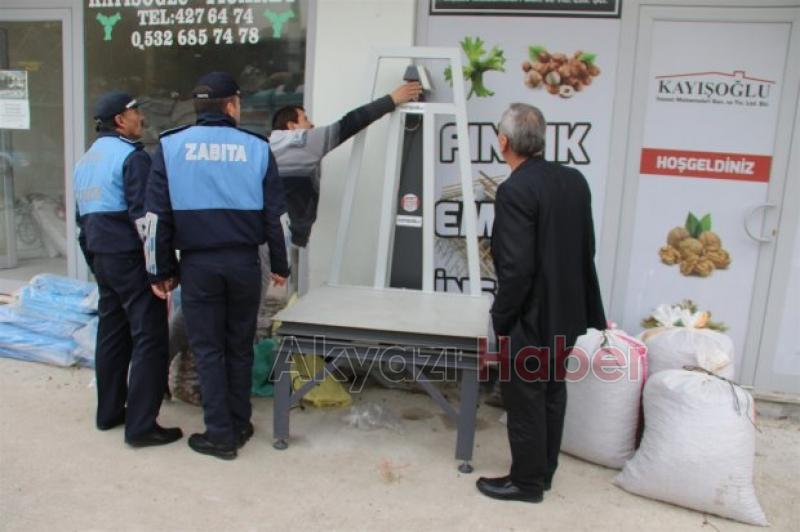 AKYAZI ZABITASINDAN ESNAFLARA TEZGAH ÖLÇÜSÜ ve VİTRİN DENETİMİ