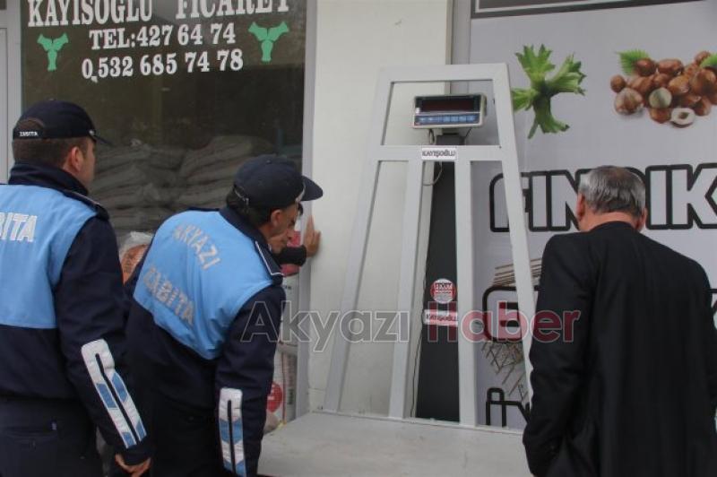 AKYAZI ZABITASINDAN ESNAFLARA TEZGAH ÖLÇÜSÜ ve VİTRİN DENETİMİ