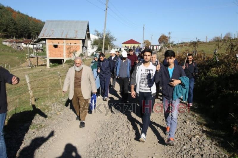 Akyazı Zirveye Yürüdü