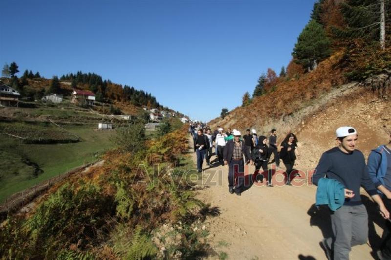 Akyazı Zirveye Yürüdü