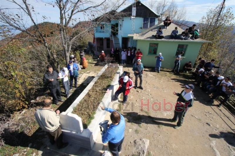 Akyazı Zirveye Yürüdü