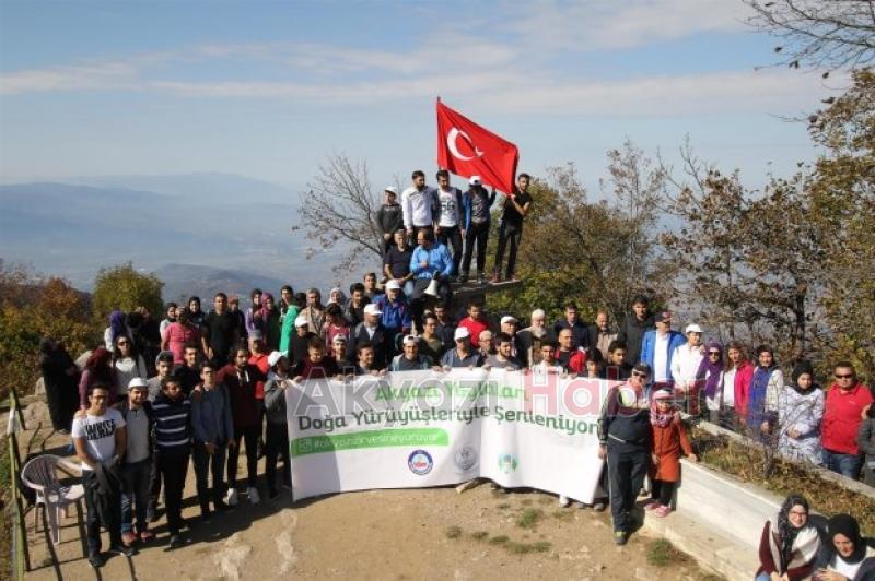Akyazı Zirveye Yürüdü