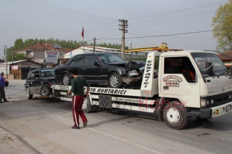 Akyazı Ada Caddesinde Trafik Kazası