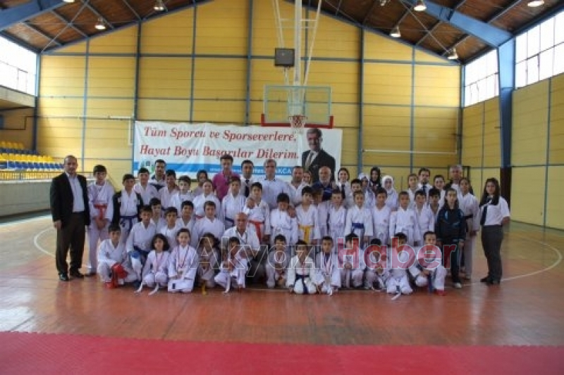 Akyazı Belediyesi Spor Şenlikleri Başladı