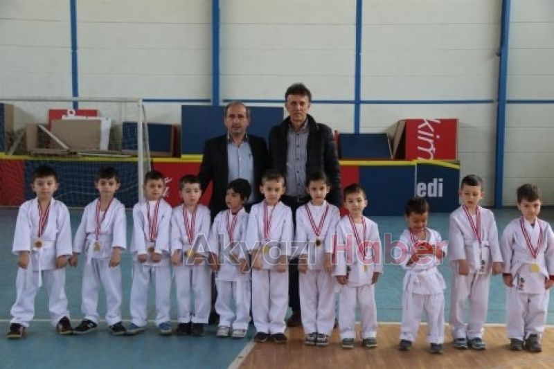 Akyazı Belediyesi Spor Şenlikleri Başladı