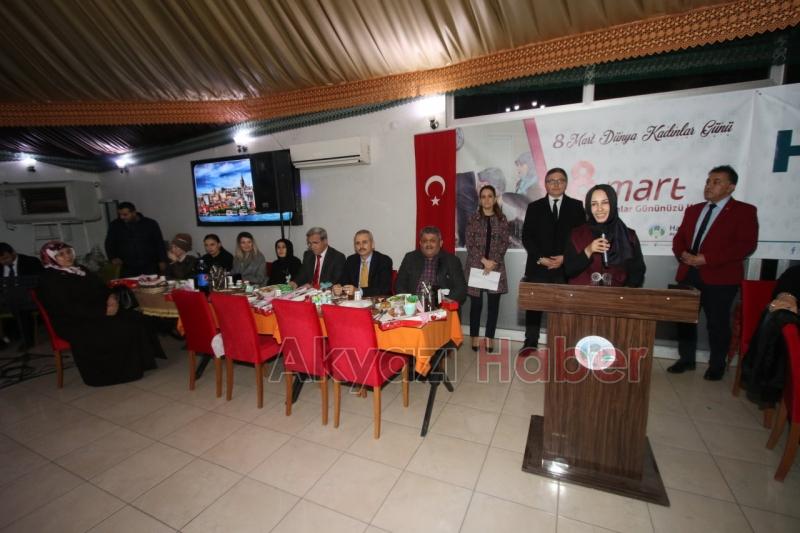 AKYAZI’DA 08 MART DÜNYA KADINLAR GÜNÜNE YOĞUN KATILIM