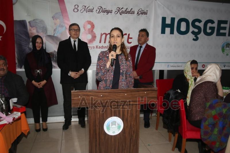 AKYAZI’DA 08 MART DÜNYA KADINLAR GÜNÜNE YOĞUN KATILIM