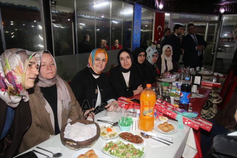 AKYAZI’DA 08 MART DÜNYA KADINLAR GÜNÜNE YOĞUN KATILIM