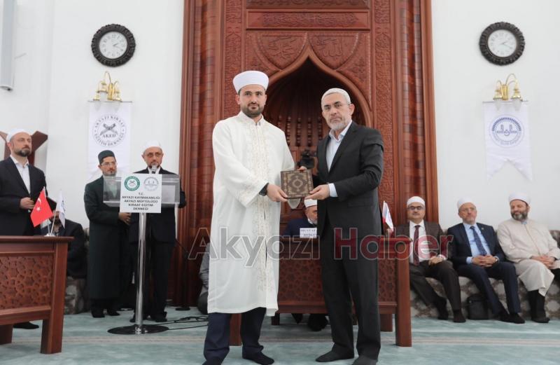 Akyazıda 20 Kurra Hafız İçin İcazet Merasimi Düzenlendi