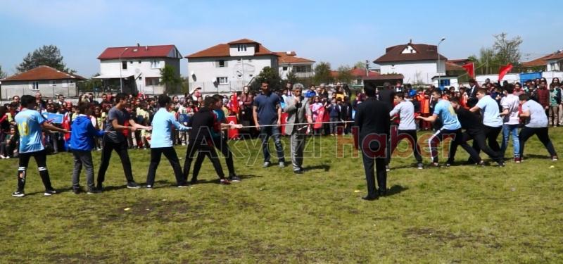 Akyazıda 23 Nisan Coşkuyla kutlandı