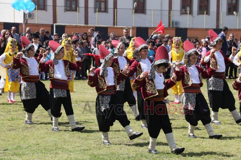 Akyazıda 23 Nisan Coşkuyla kutlandı