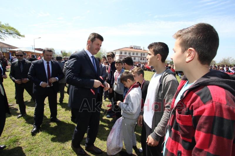 Akyazıda 23 Nisan Coşkuyla kutlandı