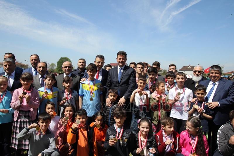 Akyazıda 23 Nisan Coşkuyla kutlandı