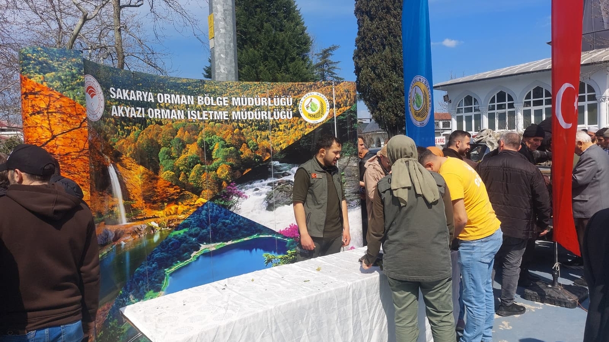 Akyazı’da 3 bin fidan ücretsiz dağıtıldı