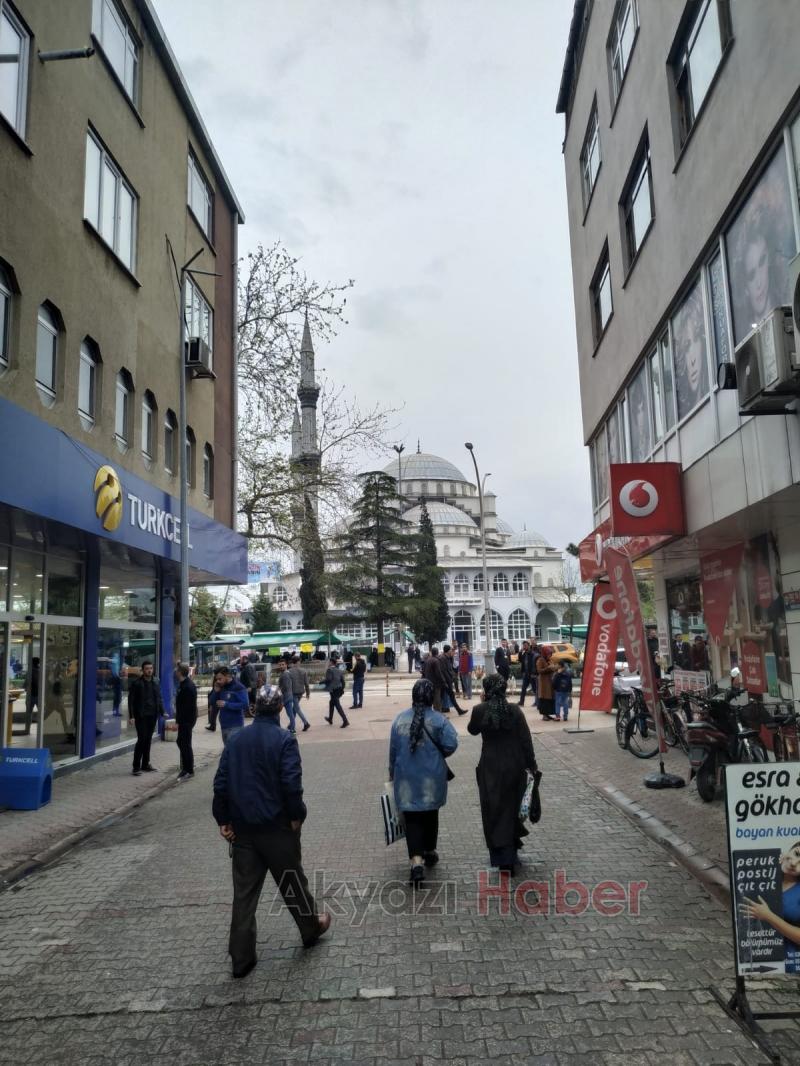 Akyazı beşik gibi sallandı