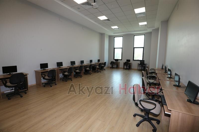 Akyazı’da 7’den 70’e Herkes Bu Merkezde