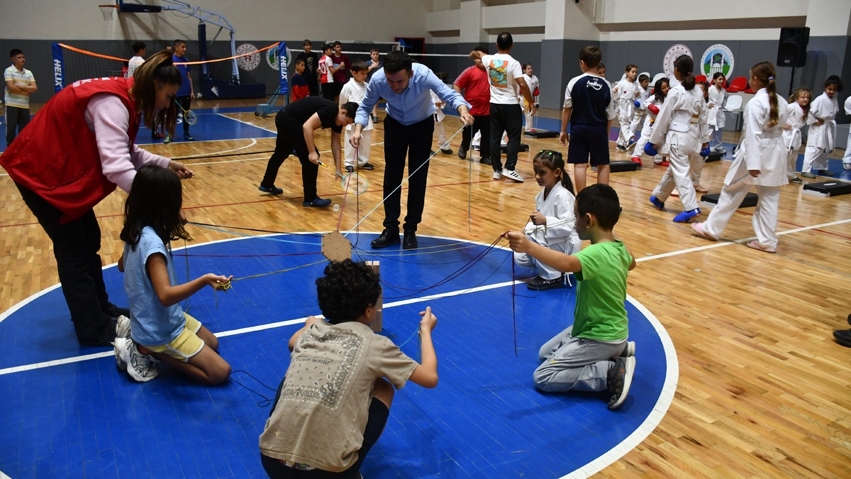 Akyazı’da Amatör Spor Haftası Coşkusu! Sporun Birleştirici Gücü Salona Sığmadı