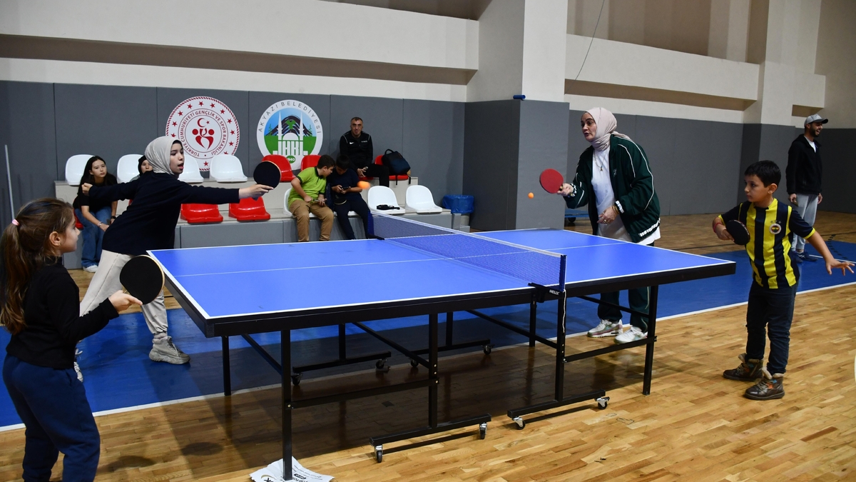 Akyazı’da Amatör Spor Haftası Coşkusu! Sporun Birleştirici Gücü Salona Sığmadı