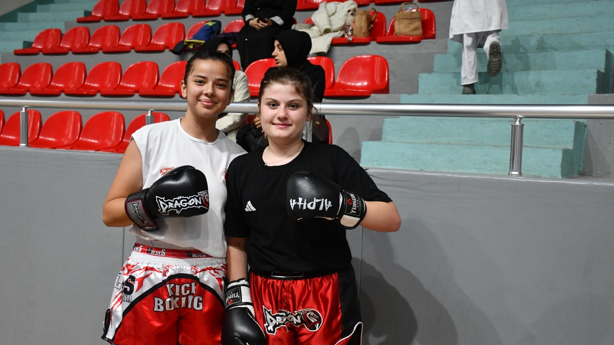 Akyazı’da Amatör Spor Haftası Coşkusu! Sporun Birleştirici Gücü Salona Sığmadı