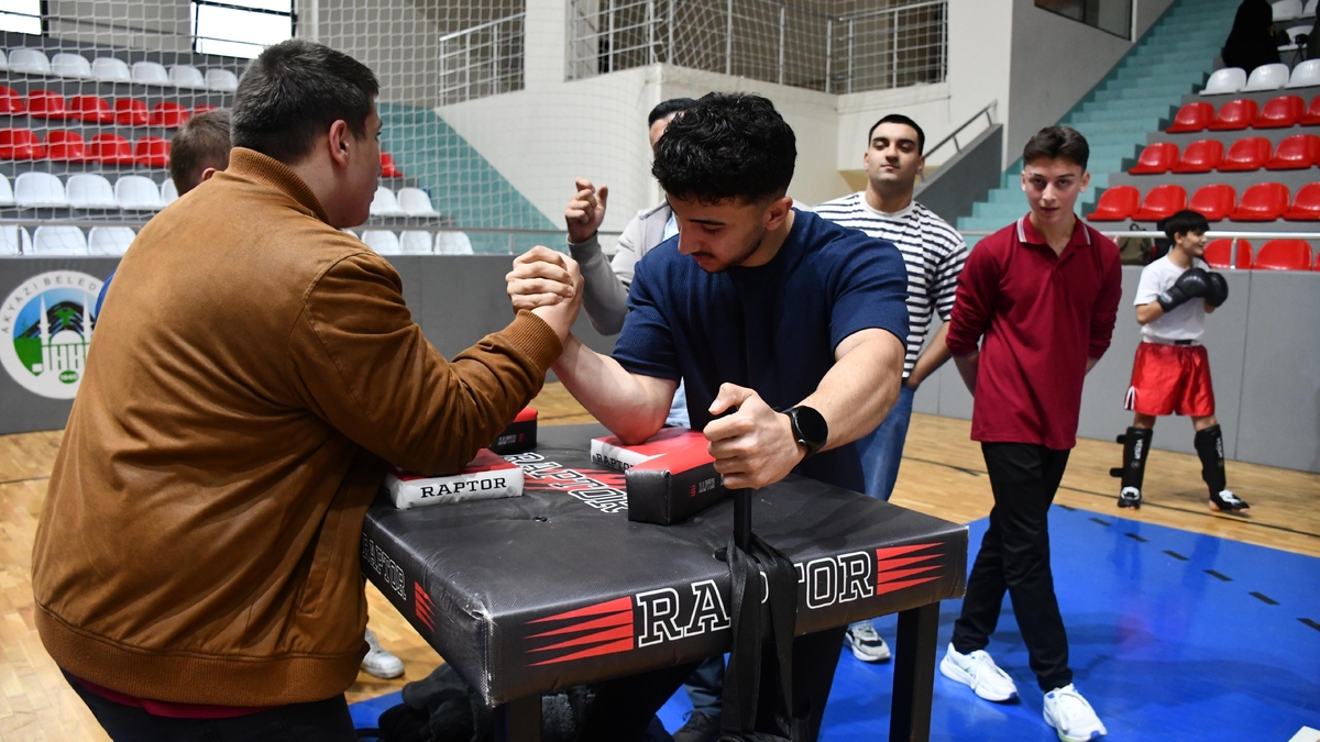 Akyazı’da Amatör Spor Haftası Coşkusu! Sporun Birleştirici Gücü Salona Sığmadı