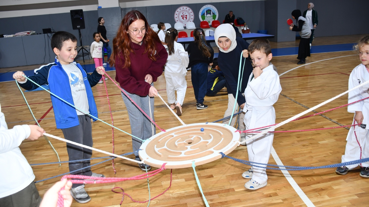 Akyazı’da Amatör Spor Haftası Coşkusu! Sporun Birleştirici Gücü Salona Sığmadı