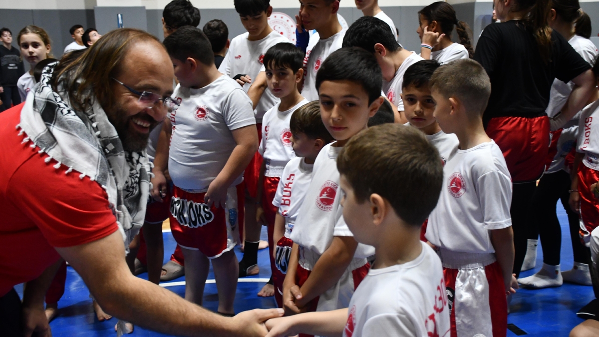 Akyazı’da Amatör Spor Haftası Coşkusu! Sporun Birleştirici Gücü Salona Sığmadı