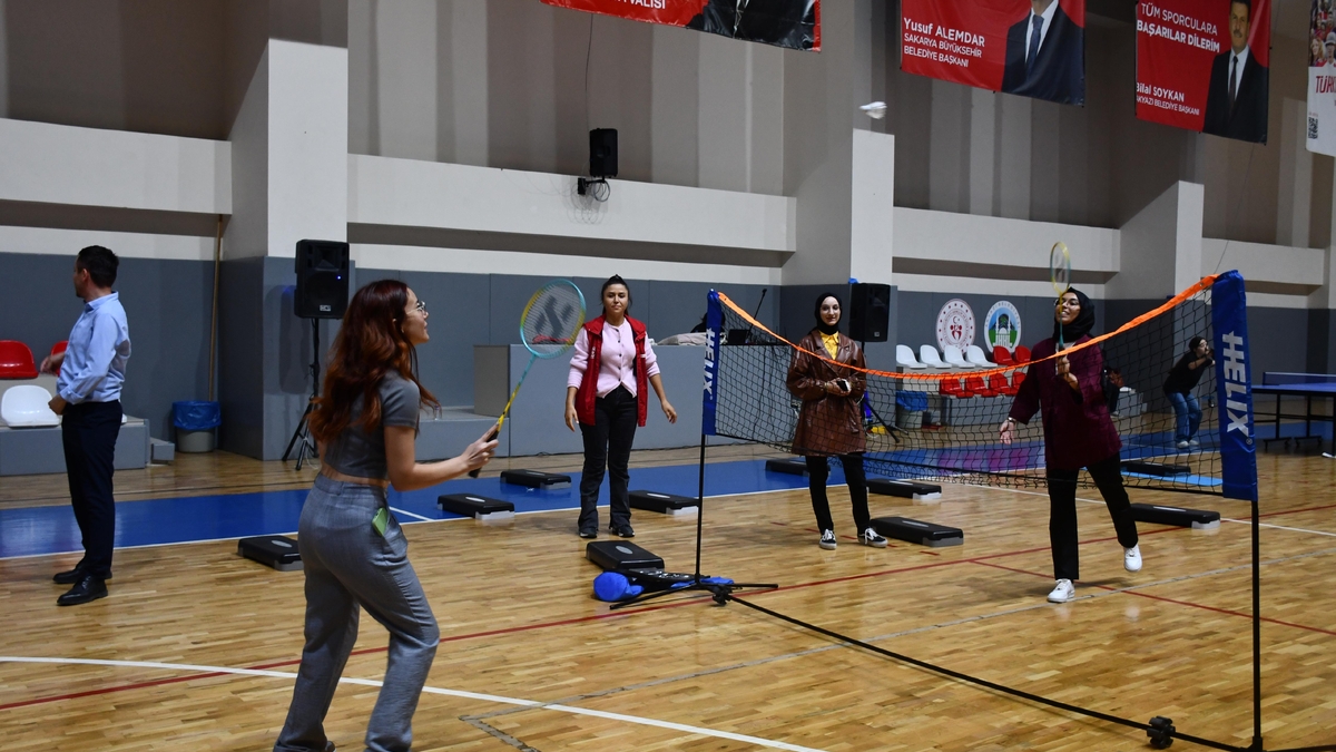 Akyazı’da Amatör Spor Haftası Coşkusu! Sporun Birleştirici Gücü Salona Sığmadı