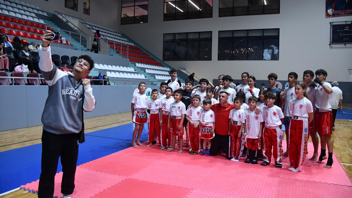 Akyazı’da Amatör Spor Haftası Coşkusu! Sporun Birleştirici Gücü Salona Sığmadı