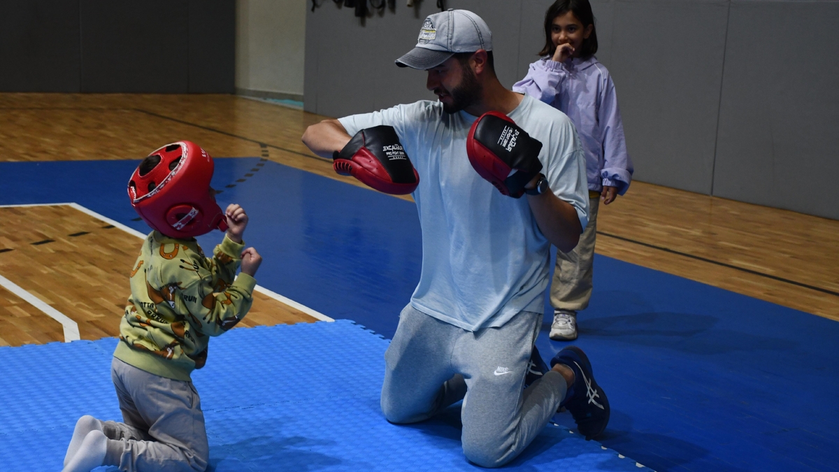 Akyazı’da Amatör Spor Haftası Coşkusu! Sporun Birleştirici Gücü Salona Sığmadı