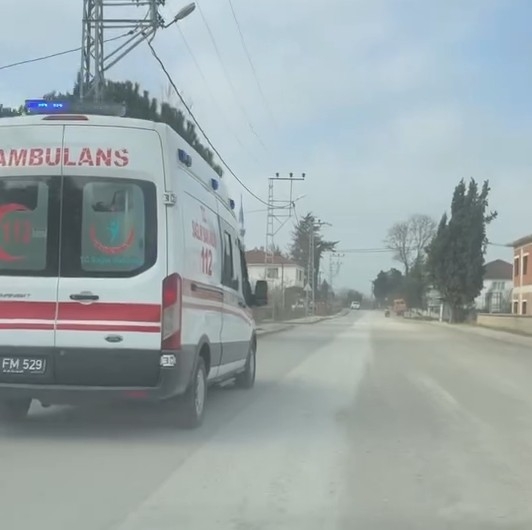 Akyazı’da ambulans bozuk yol nedeniyle dolaştı