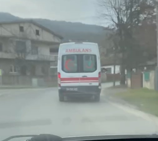Akyazı’da ambulans bozuk yol nedeniyle dolaştı